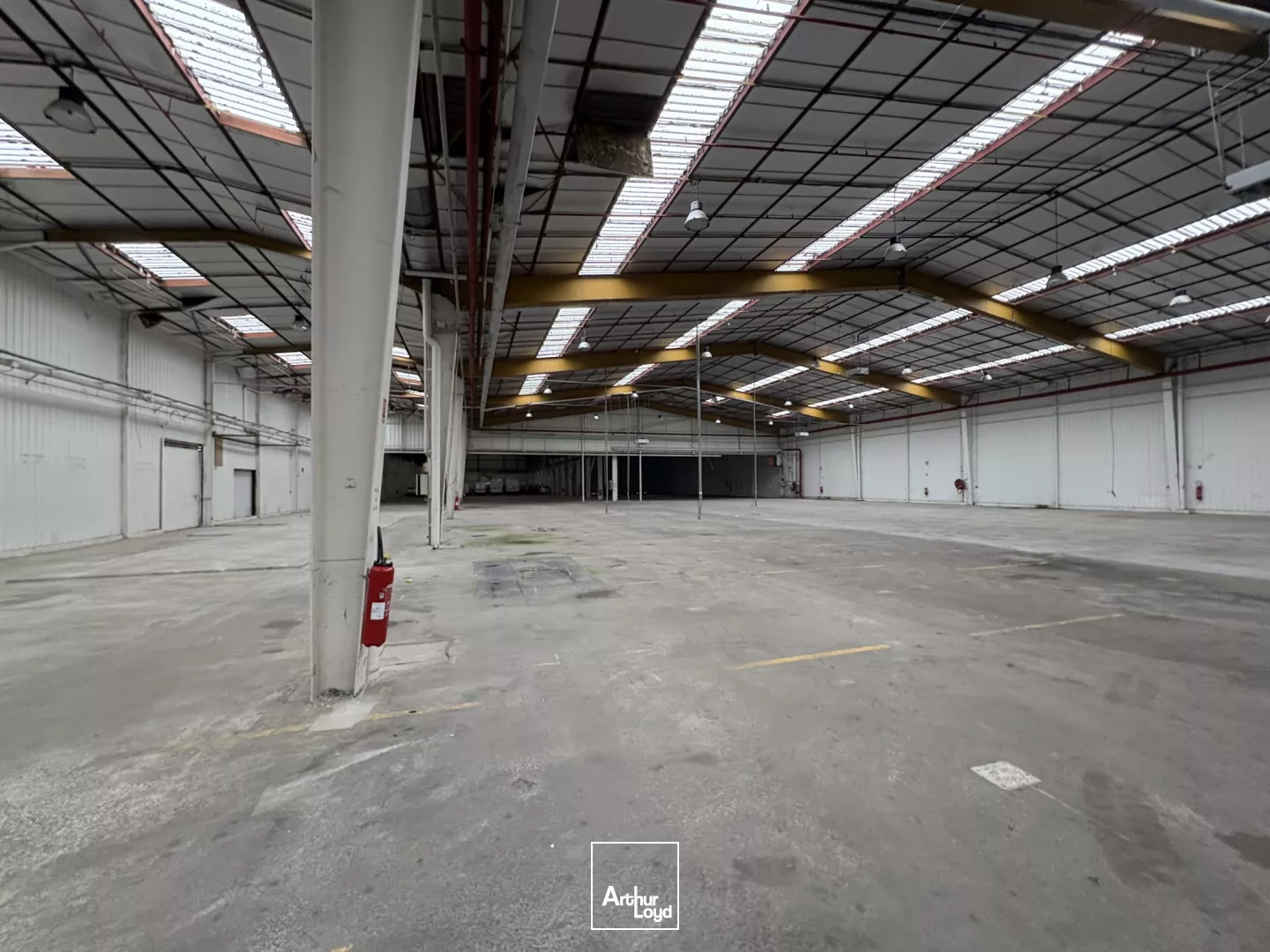 A VENDRE ENTREPÔT 6 669 M2 SECTEUR CLERMONT