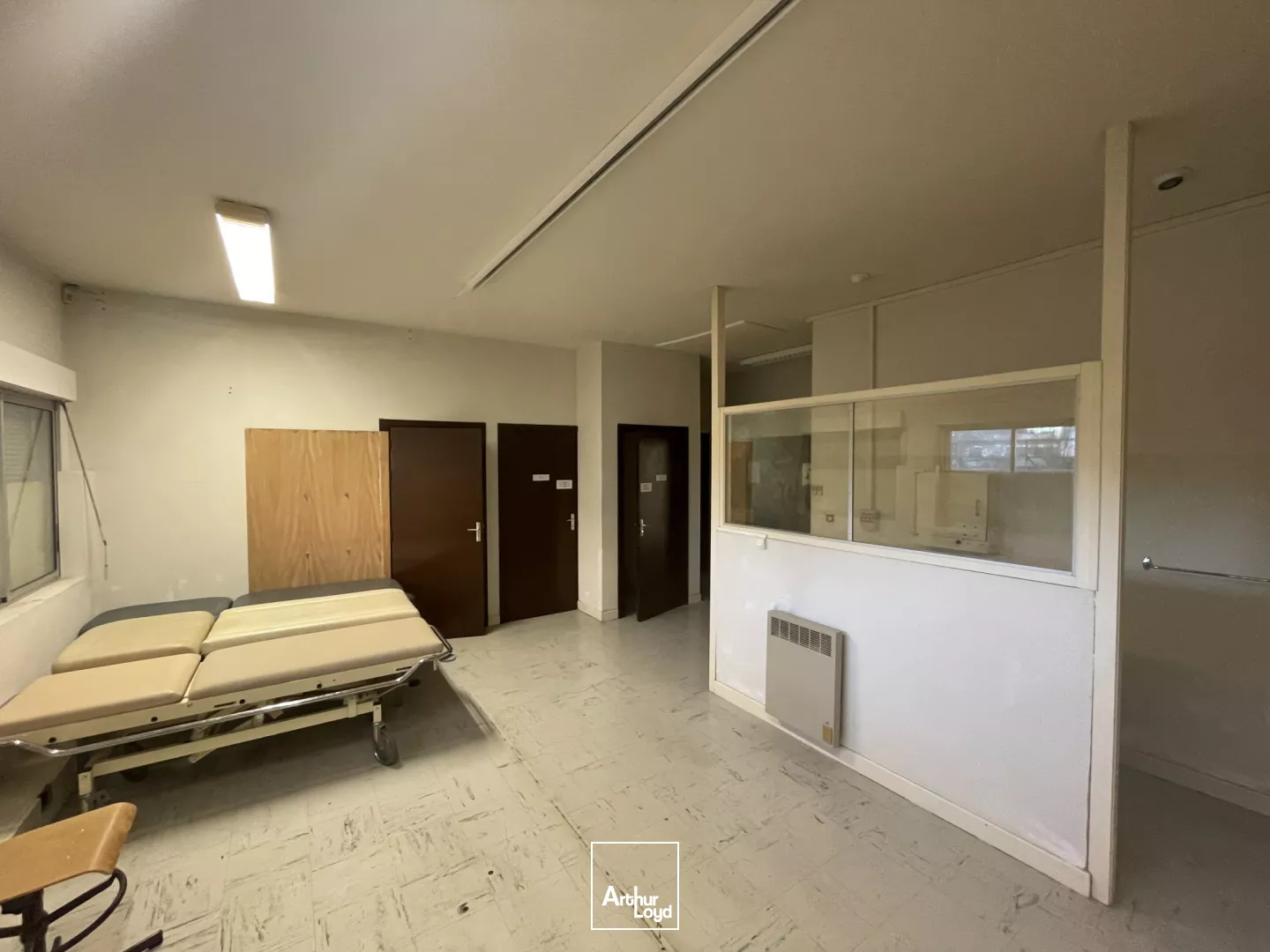 Bureaux de plain pied à louer à Béziers, secteur médical et hôpital.