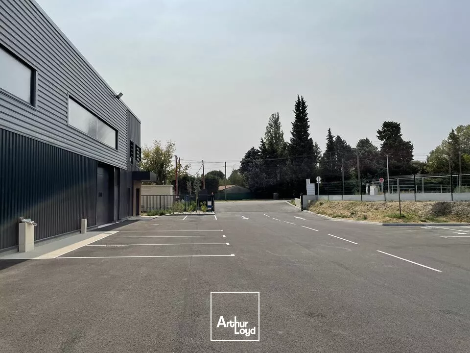 À louer - Local d'activité 940 m² avec bureaux - Vedène / Avignon Nord - Position stratégique A7 / D942