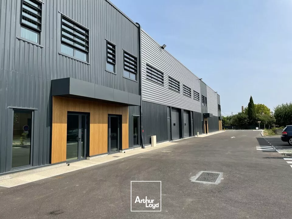 À louer - Local d'activité 940 m² avec bureaux - Vedène / Avignon Nord - Position stratégique A7 / D942