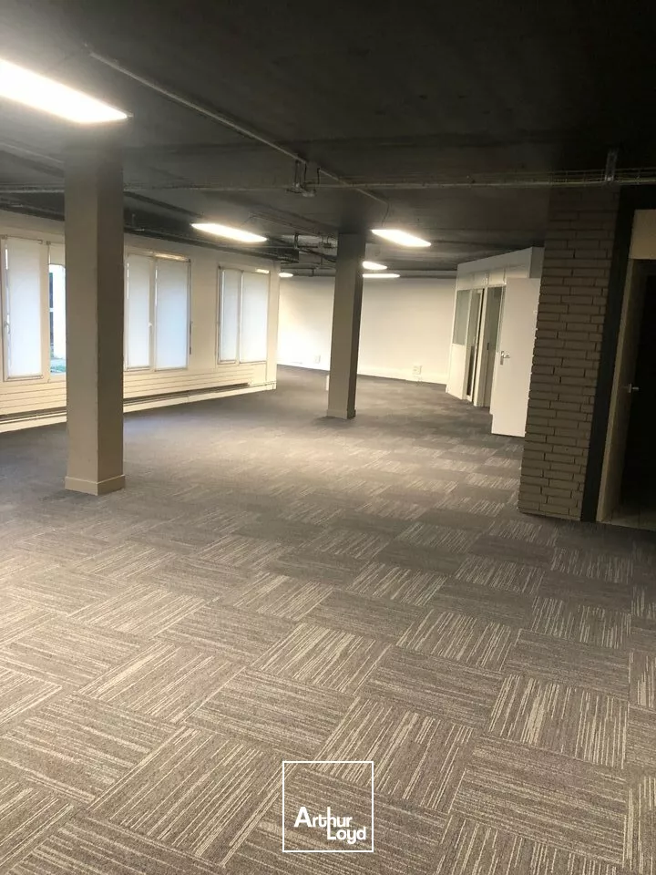 A VENDRE - LOCAL DE BUREAUX - BOURGES