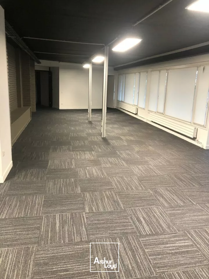 A VENDRE - LOCAL DE BUREAUX - BOURGES