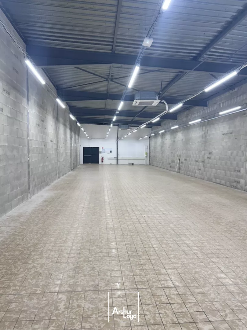 BOURG EN BRESSE - LOCAL COMMERCIAL - FACADE BOULEVARD