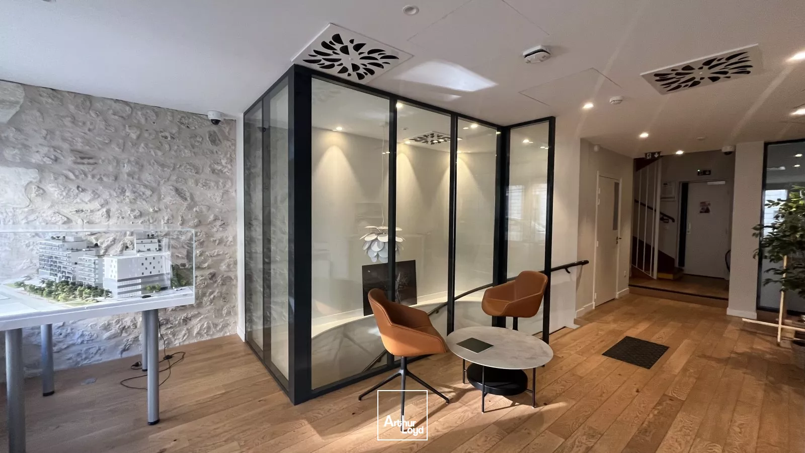 Bureaux Commerciaux rénovés au Coeur d'Orléans 278 m2 - Rue Jeanne d'Arc