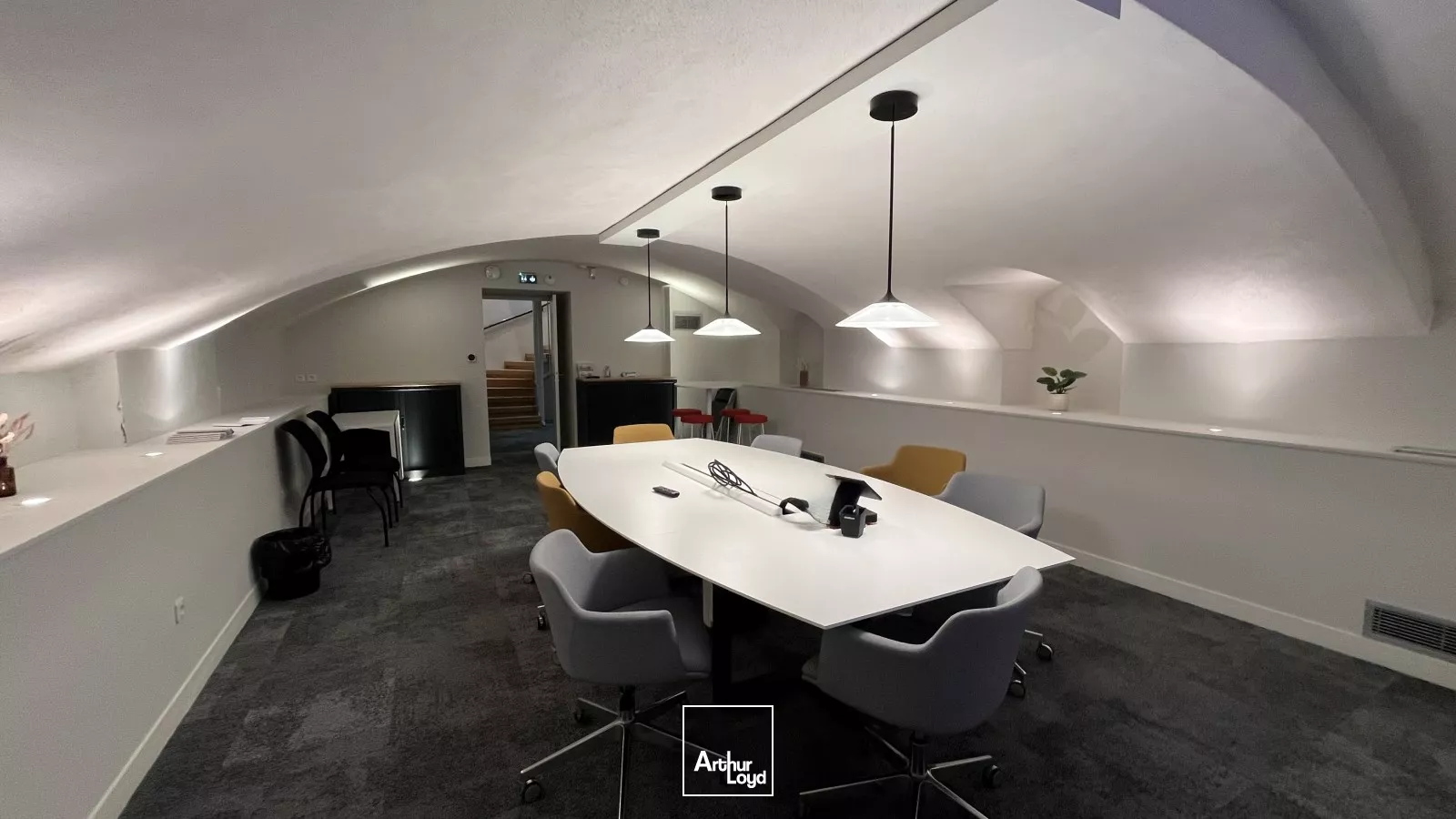 Bureaux Commerciaux rénovés au Coeur d'Orléans 278 m2 - Rue Jeanne d'Arc