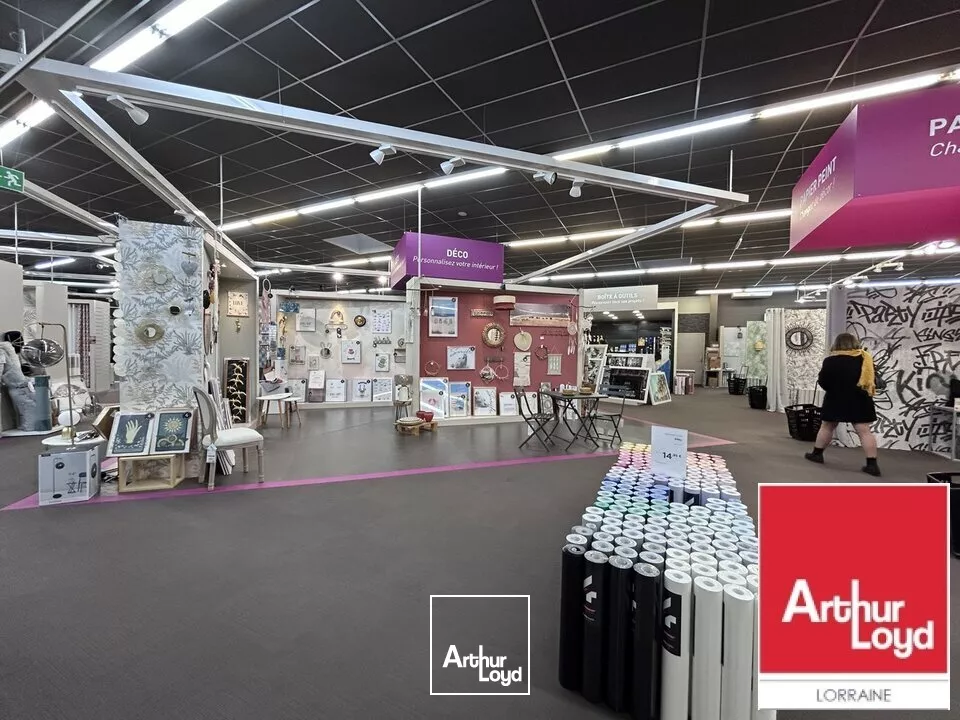 LOCAL COMMERCIAL à LOUER de 1350 m²