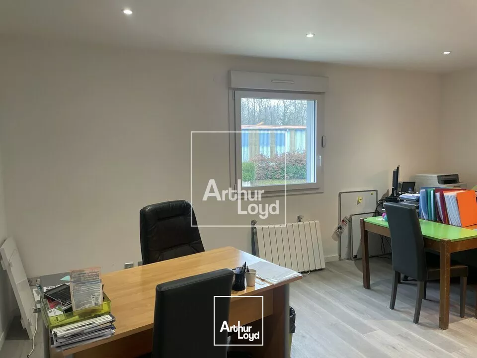 Local d'activité - Parking fermé 