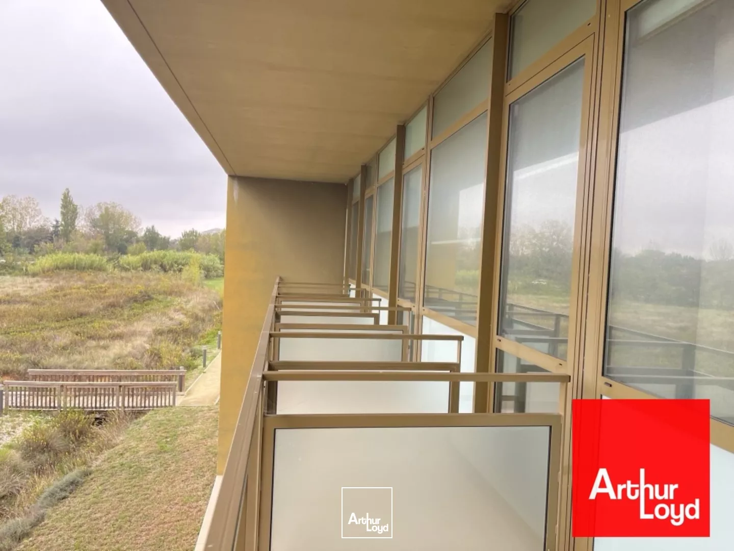 BUREAUX QUALITATIFS CLOISONNES A LOUER PARC DE L'AEROPORT MAUGUIO -MONTPELLIER