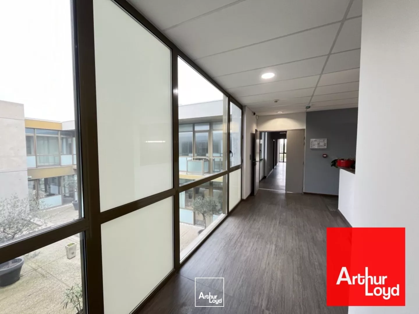 BUREAUX QUALITATIFS CLOISONNES A LOUER PARC DE L'AEROPORT MAUGUIO -MONTPELLIER