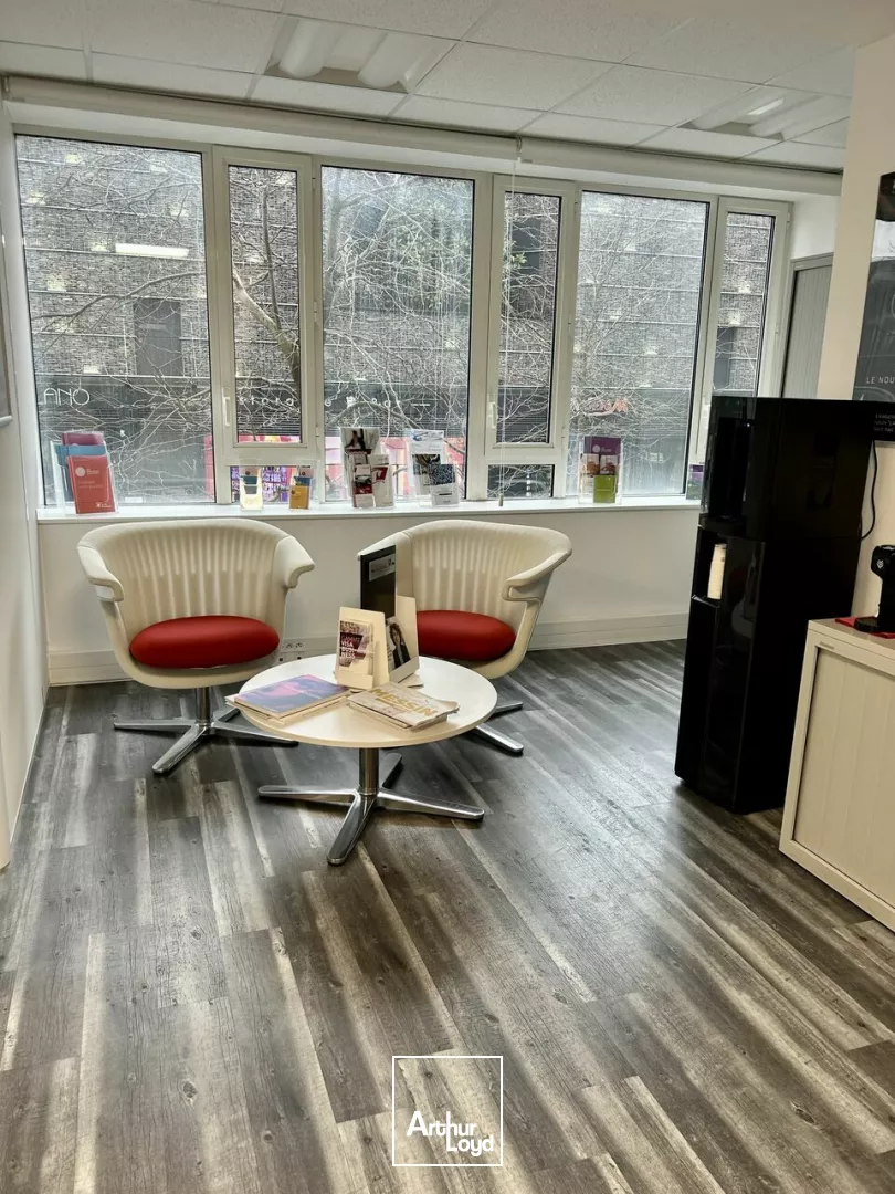 BUREAUX à VENDRE de 196.3 m²