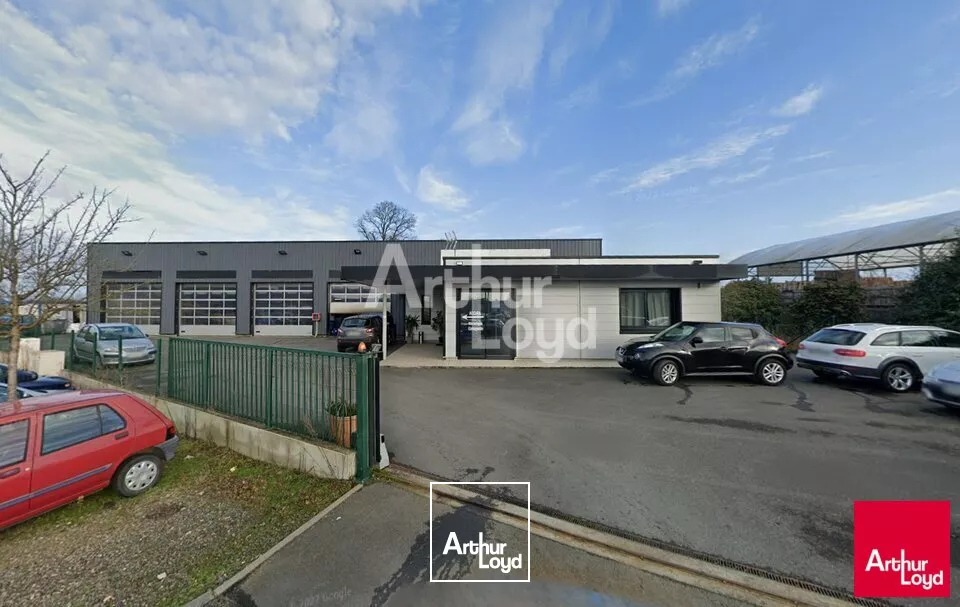 CHEVAIGNE - LOCAL D'ACTIVITE - A VENDRE - 850 M²