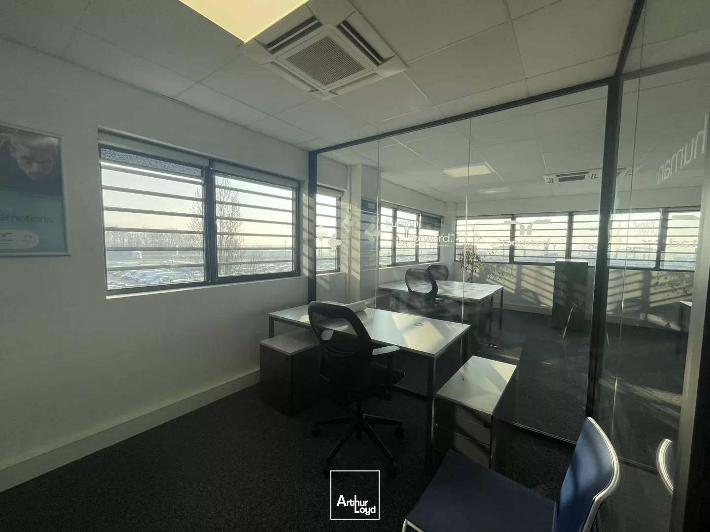 À louer : bureaux lumineux et aménagés - accès direct A1 - prestations haut de gamme