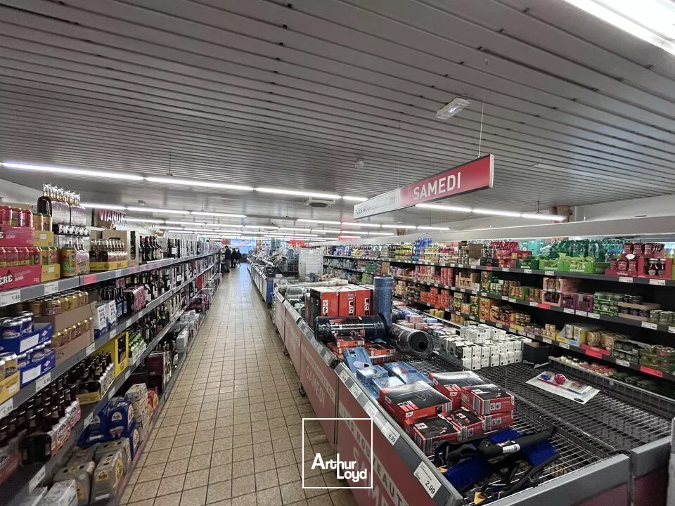 LOCAL COMMERCIAL à LOUER de 800 m²
