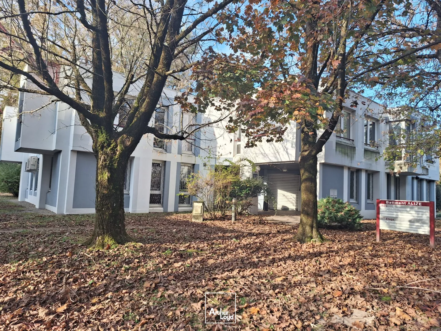 BATIMENT INDEPENDANT BUREAUX A VENDRE ST EGREVE 