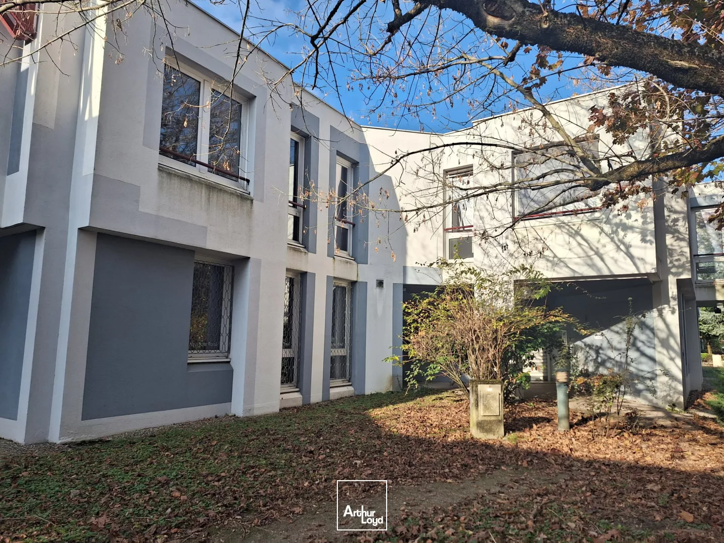 BATIMENT INDEPENDANT BUREAUX A VENDRE ST EGREVE 