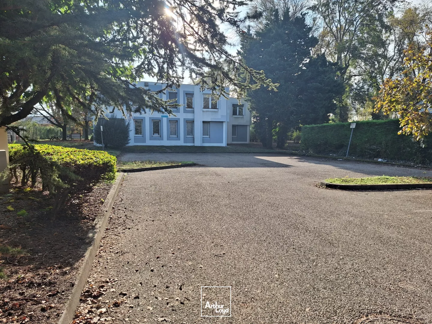 BATIMENT INDEPENDANT BUREAUX A VENDRE ST EGREVE 