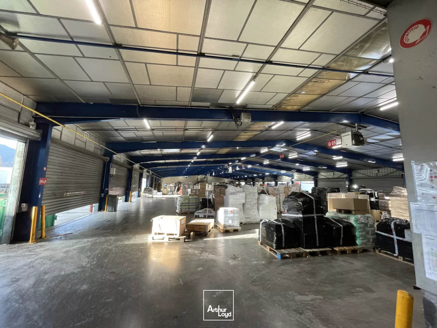 RARE ! A LOUER BATIMENT DE MESSAGERIE 3482 M²