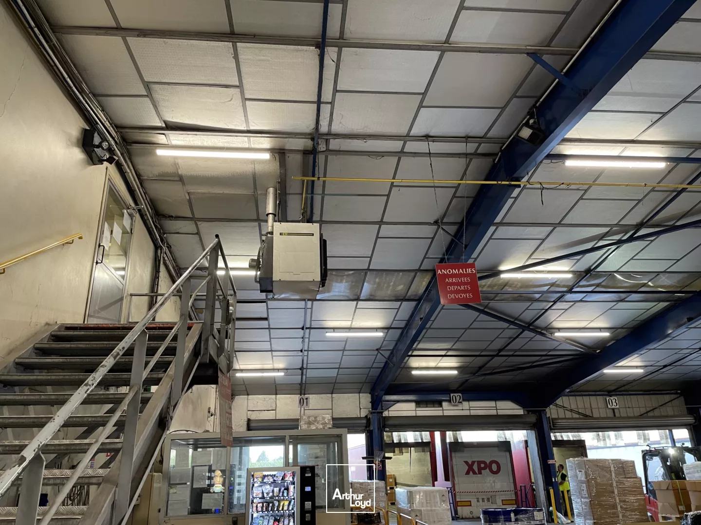 RARE ! A LOUER BATIMENT DE MESSAGERIE 3482 M²