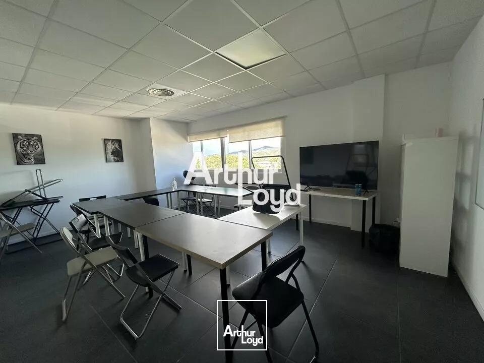 Bureaux à louer 175 m² divisibles dès 75 m² - Fréjus