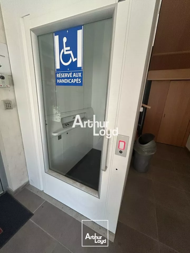 Bureaux à louer 175 m² divisibles dès 75 m² - Fréjus