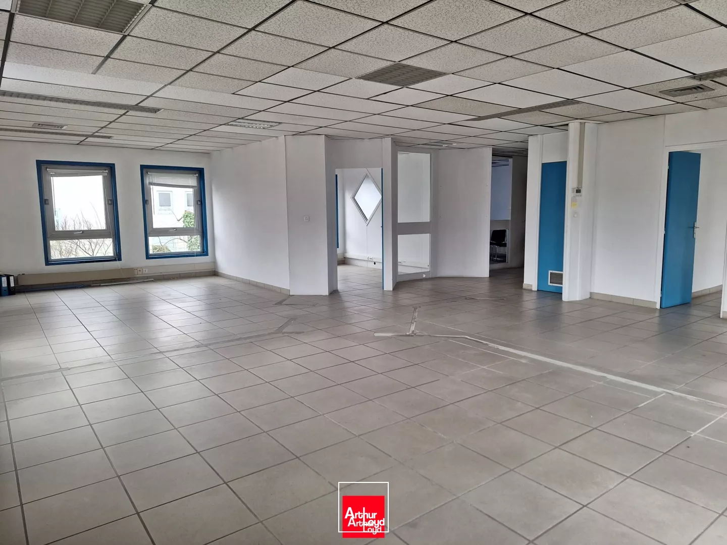 BUREAUX A LOUER 125 m² R+1 MEYLAN - À proximité d'autoroute et bus