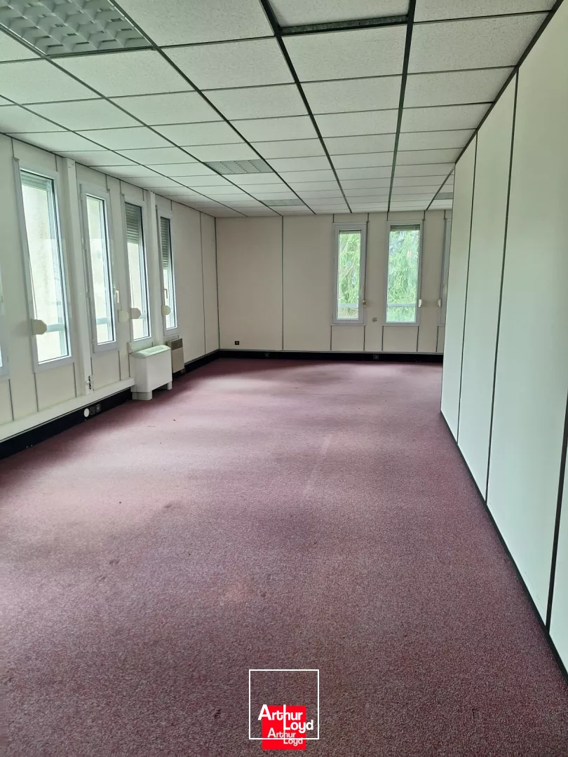 DEUX BUREAUX A LOUER VEUREY VOROIZE - 157 m² et 340 m²