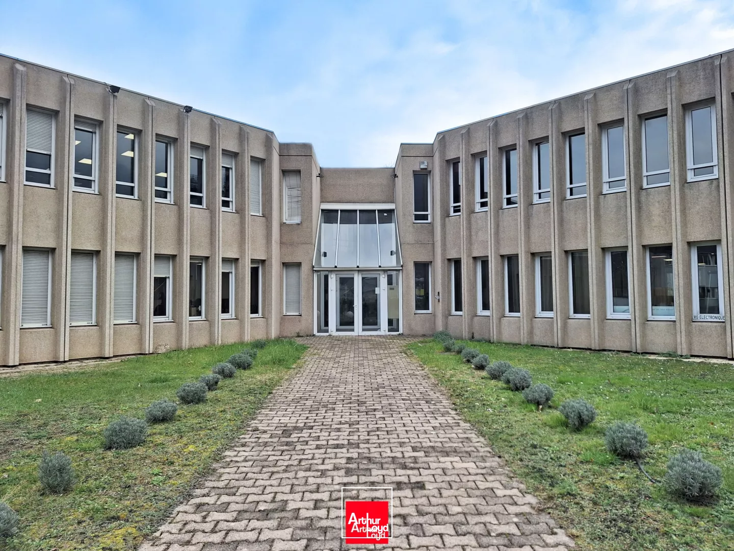 DEUX BUREAUX A LOUER VEUREY VOROIZE - 157 m² et 340 m²