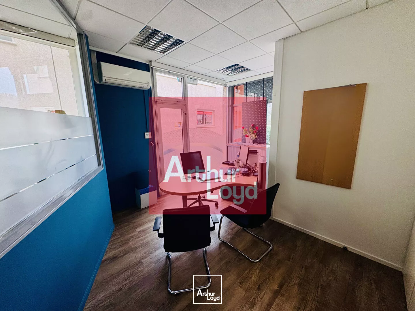 À LOUER BUREAUX RÉNOVÉS DE 98 M² SUR UN AXE STRATÉGIQUE