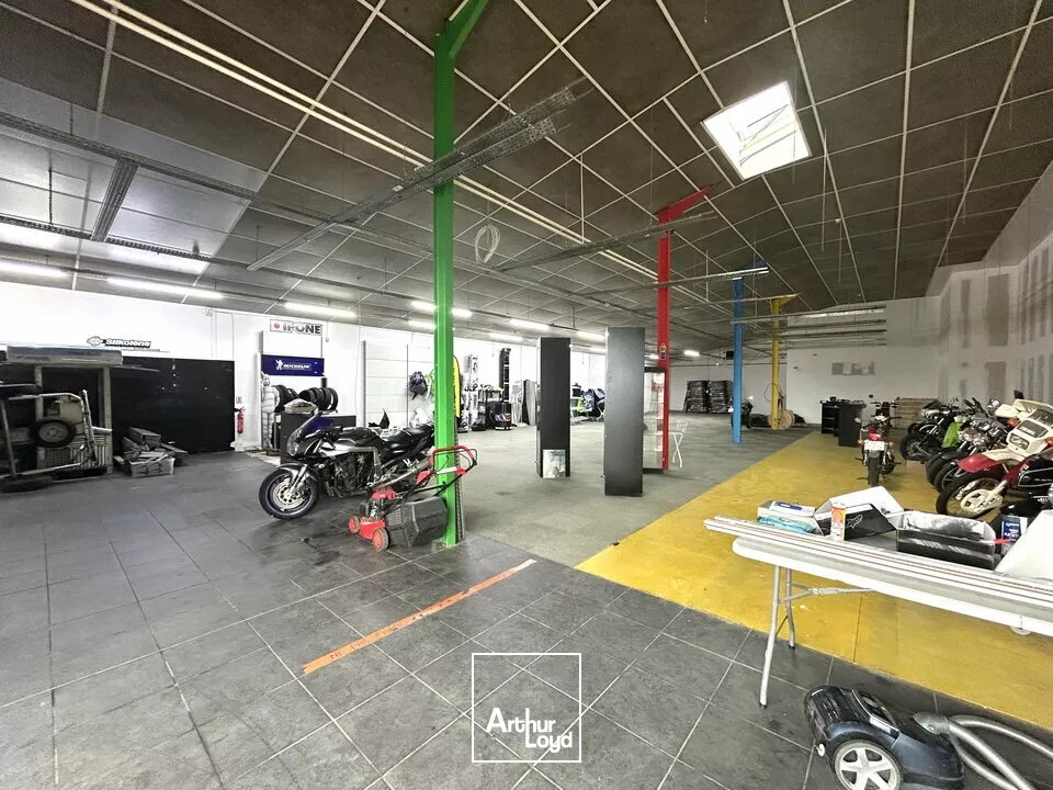 À LOUER  LOCAL COMMERCIAL À FORTE VISIBILITÉ  POITIERS SUD