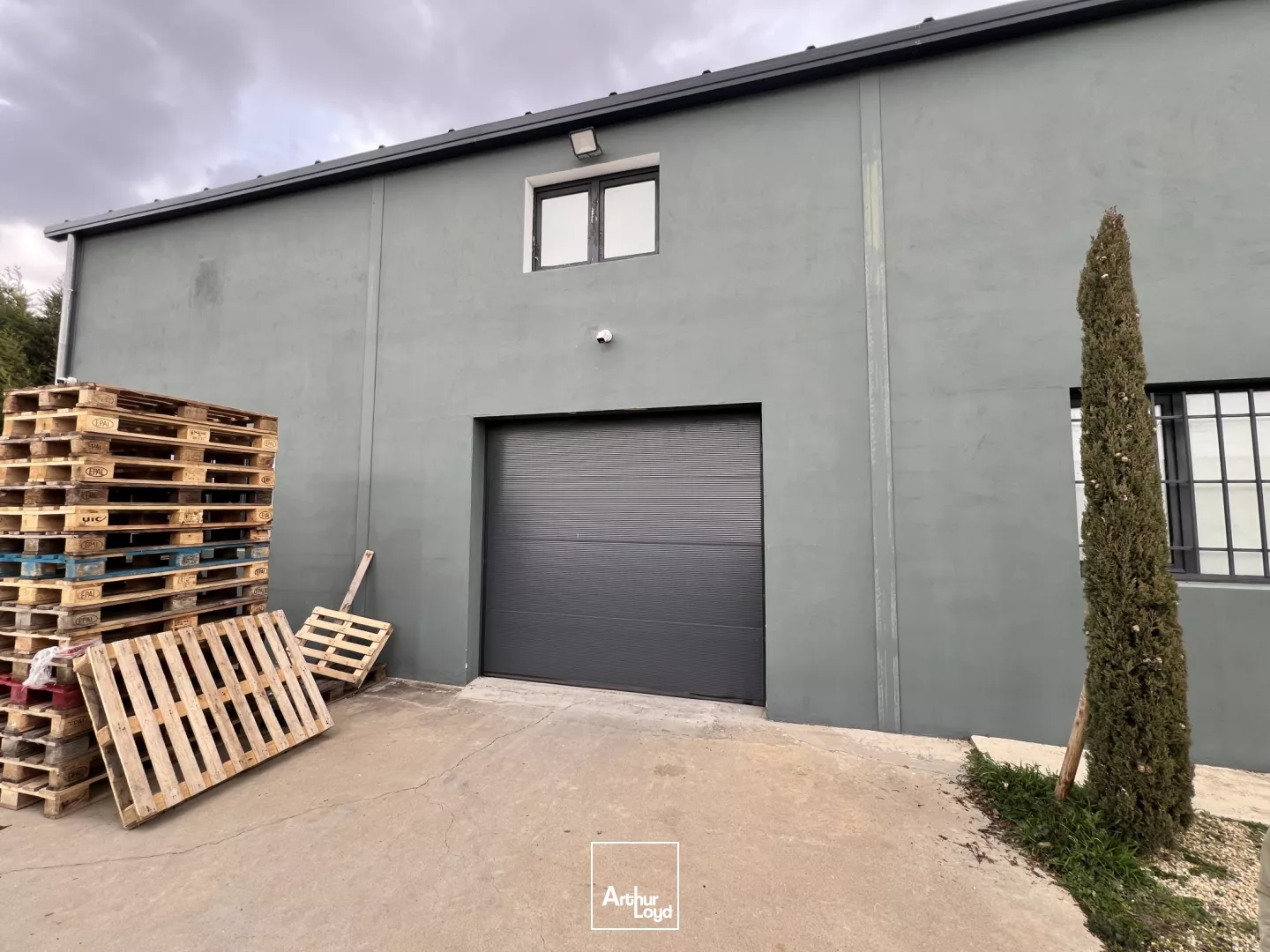 Local d'Activité - location - 1500 m² en ZI Nord d'Arles 