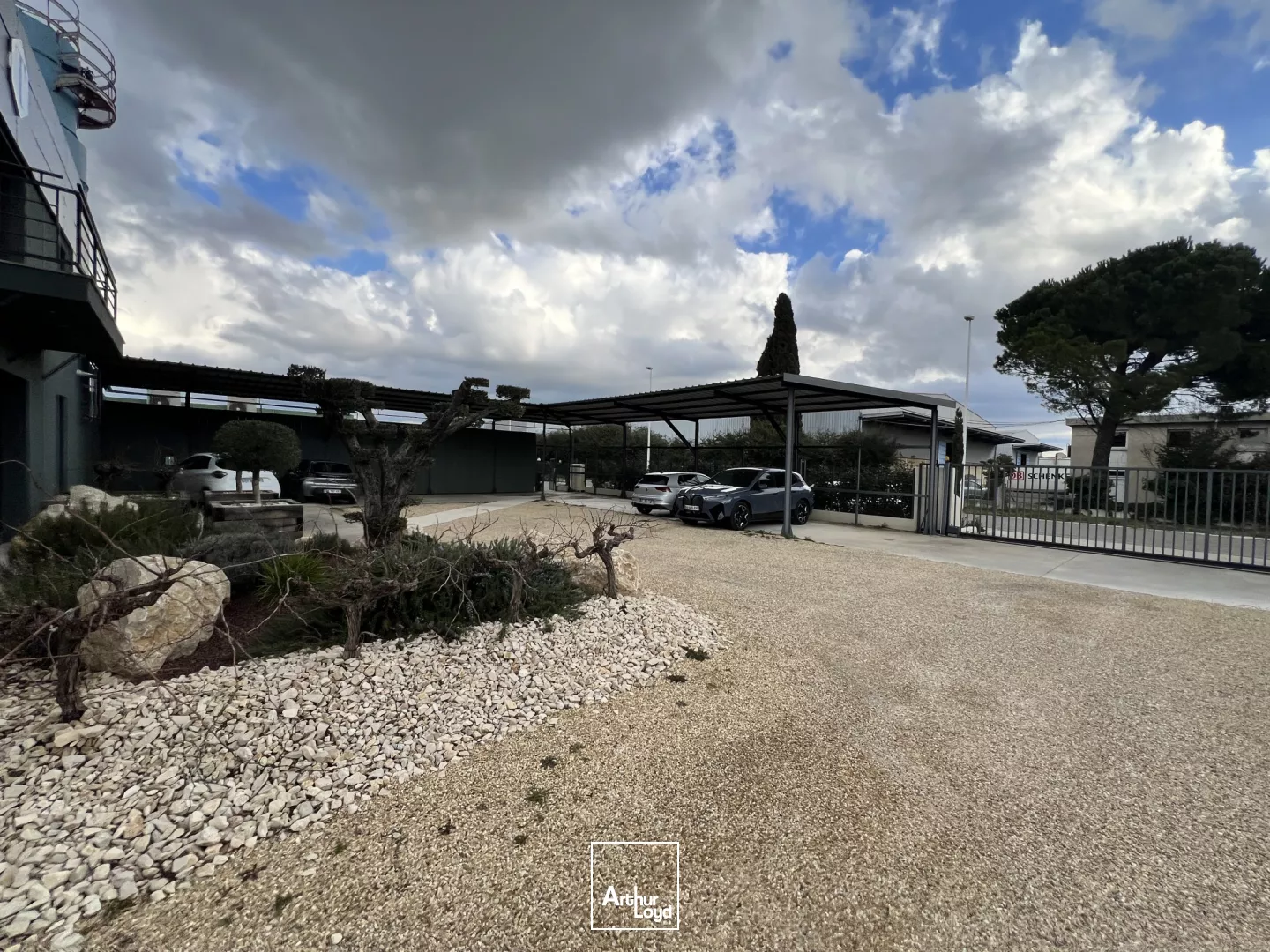 Local d'Activité - location - 1500 m² en ZI Nord d'Arles 