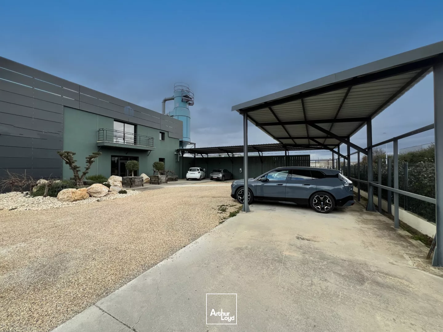 Local d'Activité - location - 1500 m² en ZI Nord d'Arles 