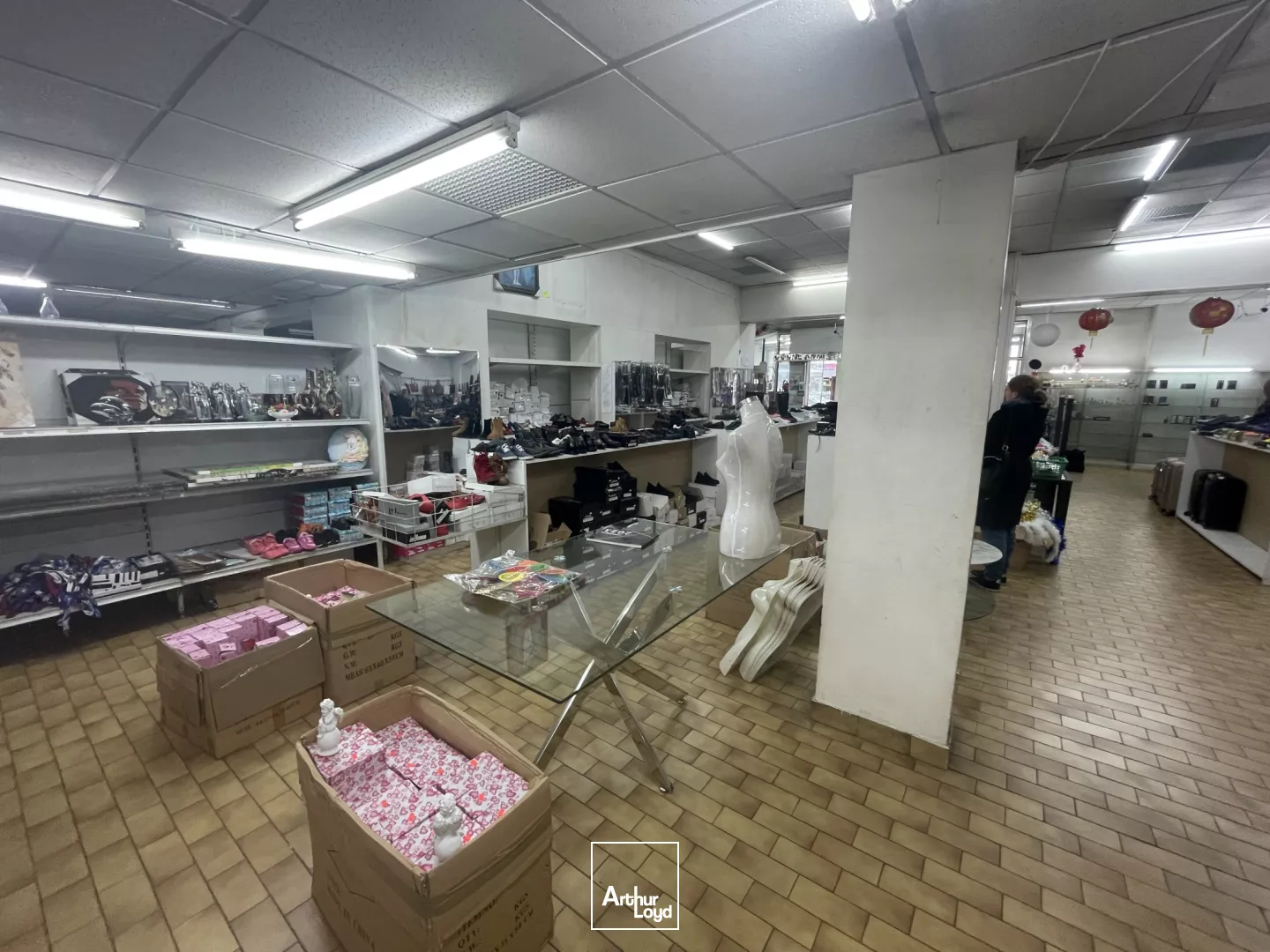 290 m2 de local commercial proche extra centre de Beauvais