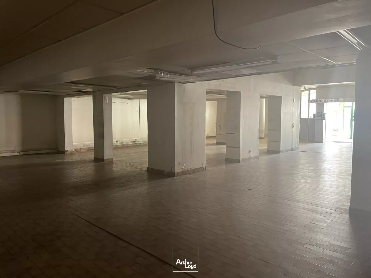 290 m2 de local commercial proche extra centre de Beauvais