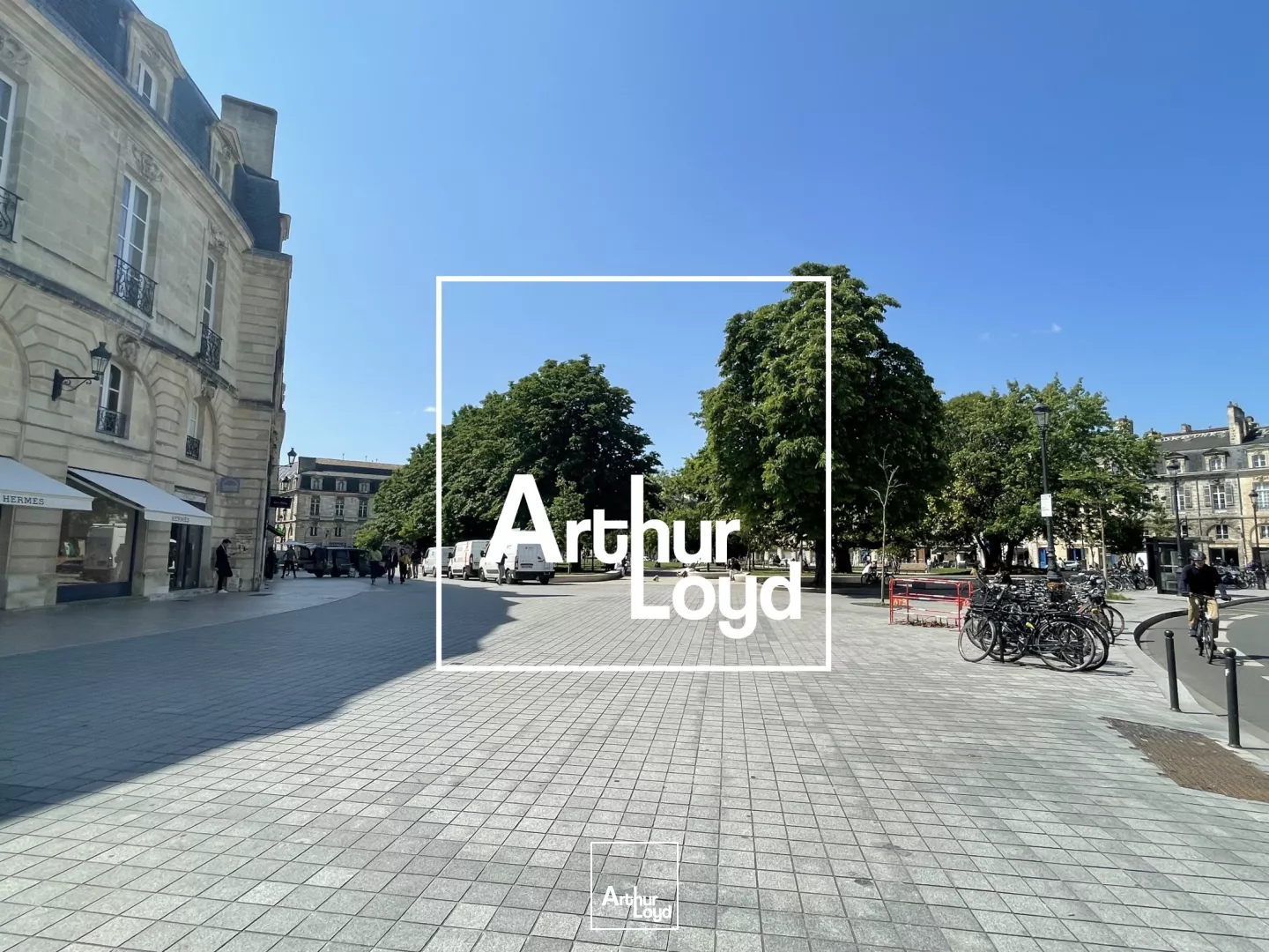 Local commercial de 290 m² à louer avec droit d'entrée dans Bordeaux centre