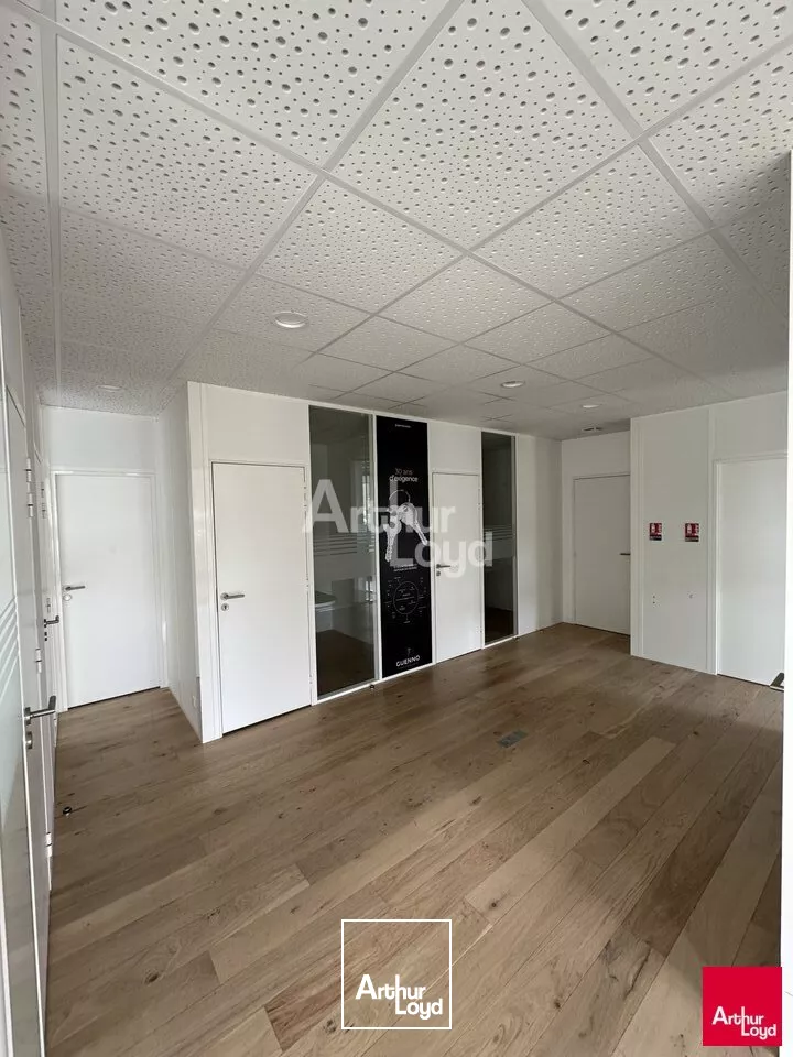 Bureaux neufs de 75m² avec une belle visibilité sur axe passant - VITRE
