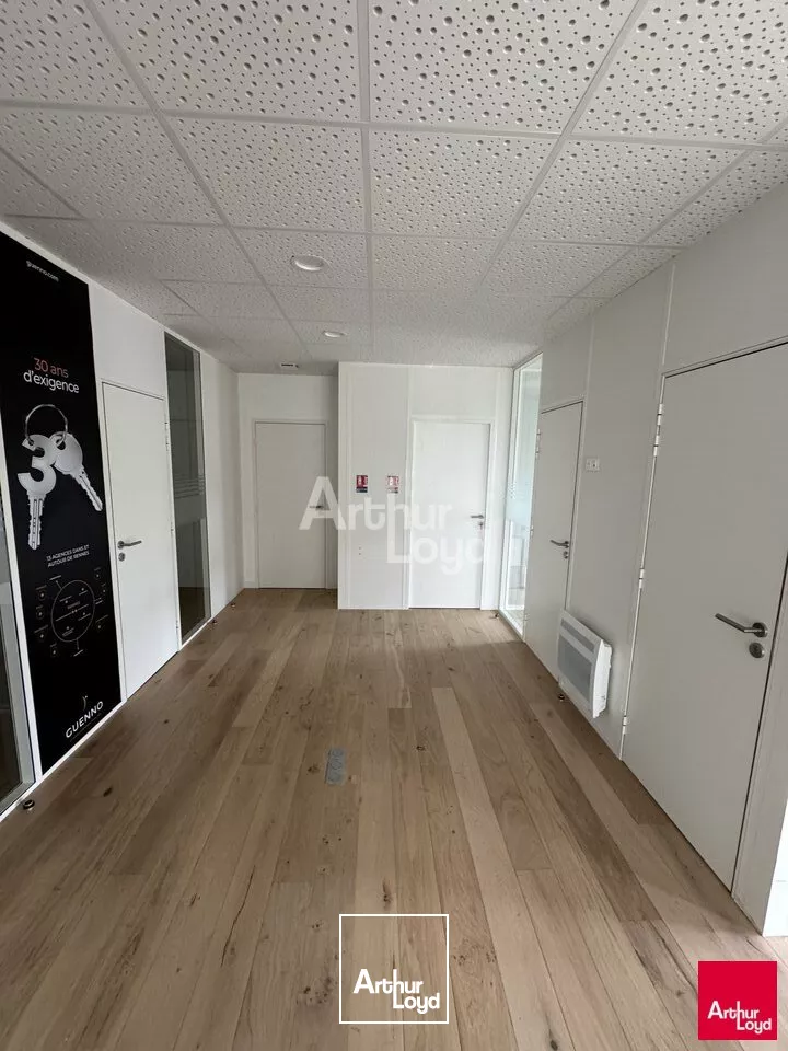 Bureaux neufs de 75m² avec une belle visibilité sur axe passant - VITRE
