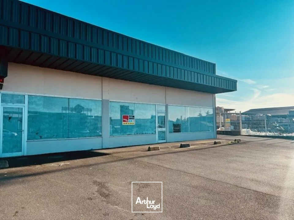 BUREAUX COMMERCIAUX LECLERC THOUARS 107 m² A LOUER