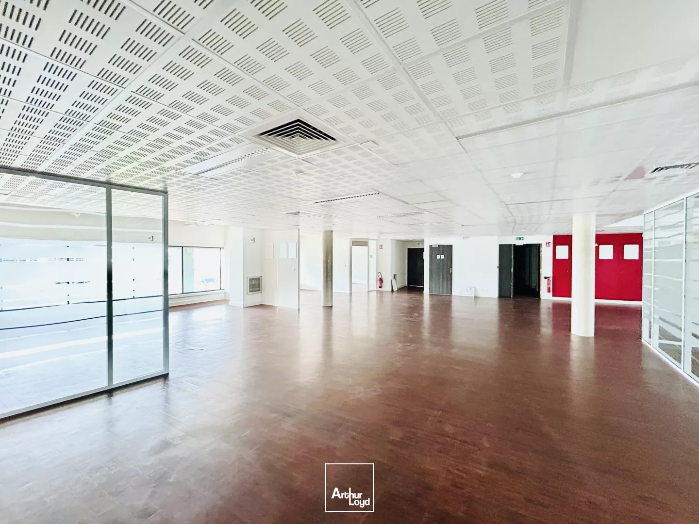 A louer - 4 121 m² de bureaux aux normes ERP 2ème catégorie type R - Immeuble LE CINQ - Bordeaux Place Ravezies