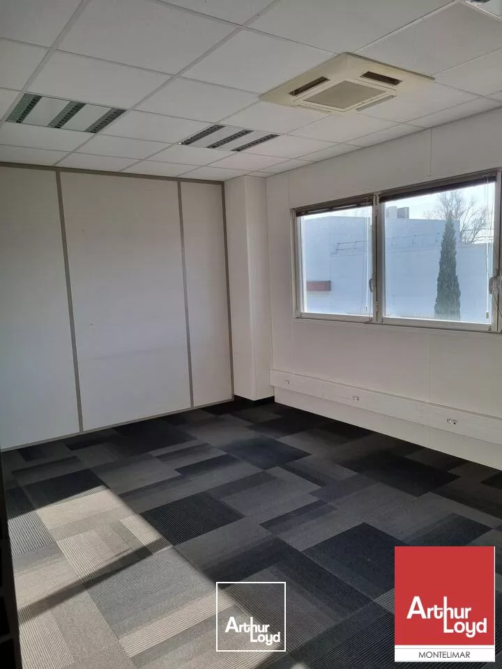 PIERRELATTE - AU COEUR DE LA ZONE INDUSTRIELLE - A LOUER PLATEAU DE BUREAU DE 130 m²