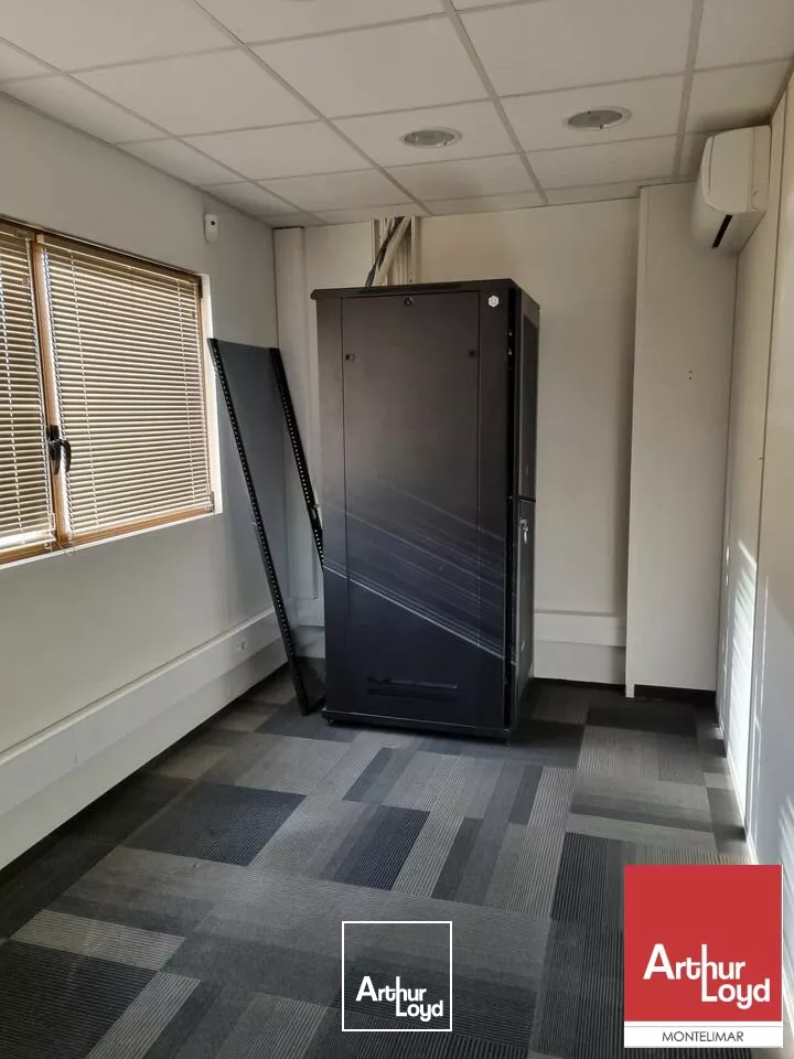 PIERRELATTE - AU COEUR DE LA ZONE INDUSTRIELLE - A LOUER PLATEAU DE BUREAU DE 130 m²