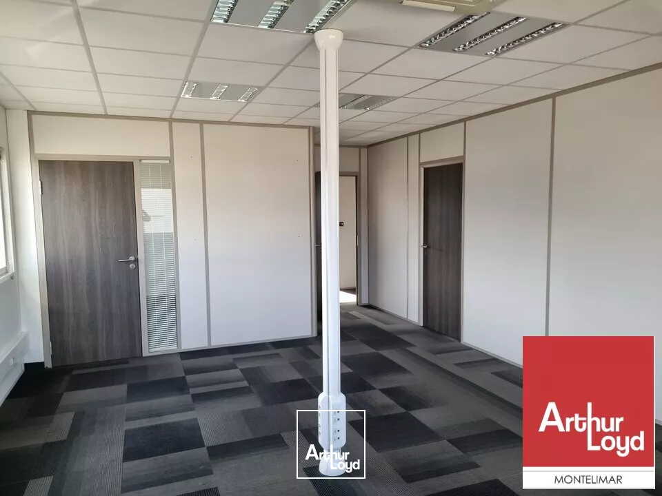 PIERRELATTE - AU COEUR DE LA ZONE INDUSTRIELLE - A LOUER PLATEAU DE BUREAU DE 130 m²