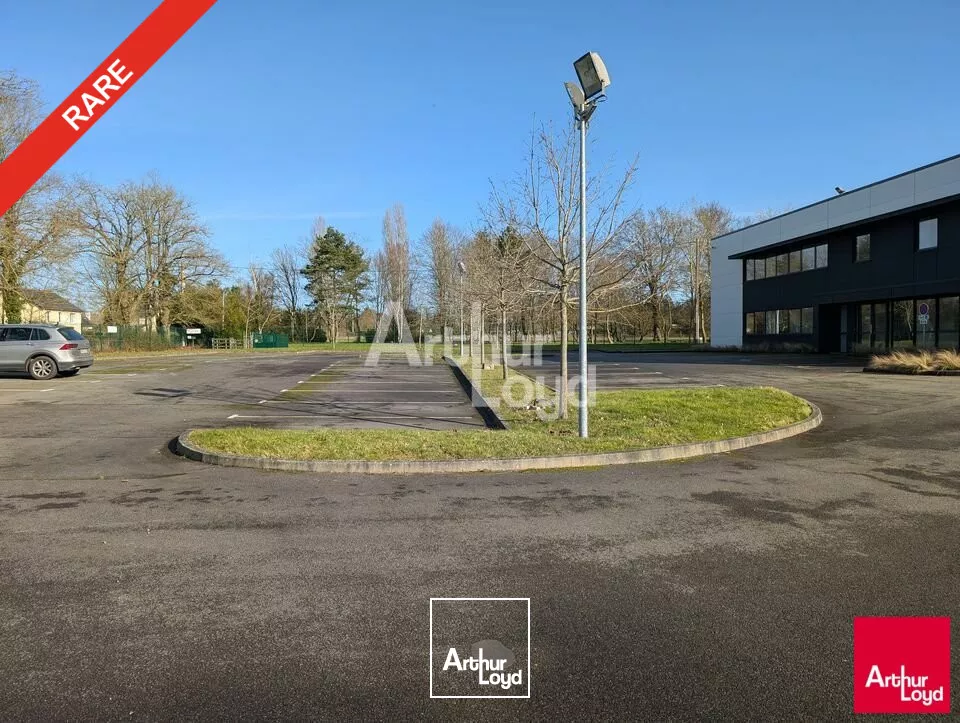 BRUZ - LOCAL D'ACTIVITE INDEPENDANT A LOUER - 1 750 M²