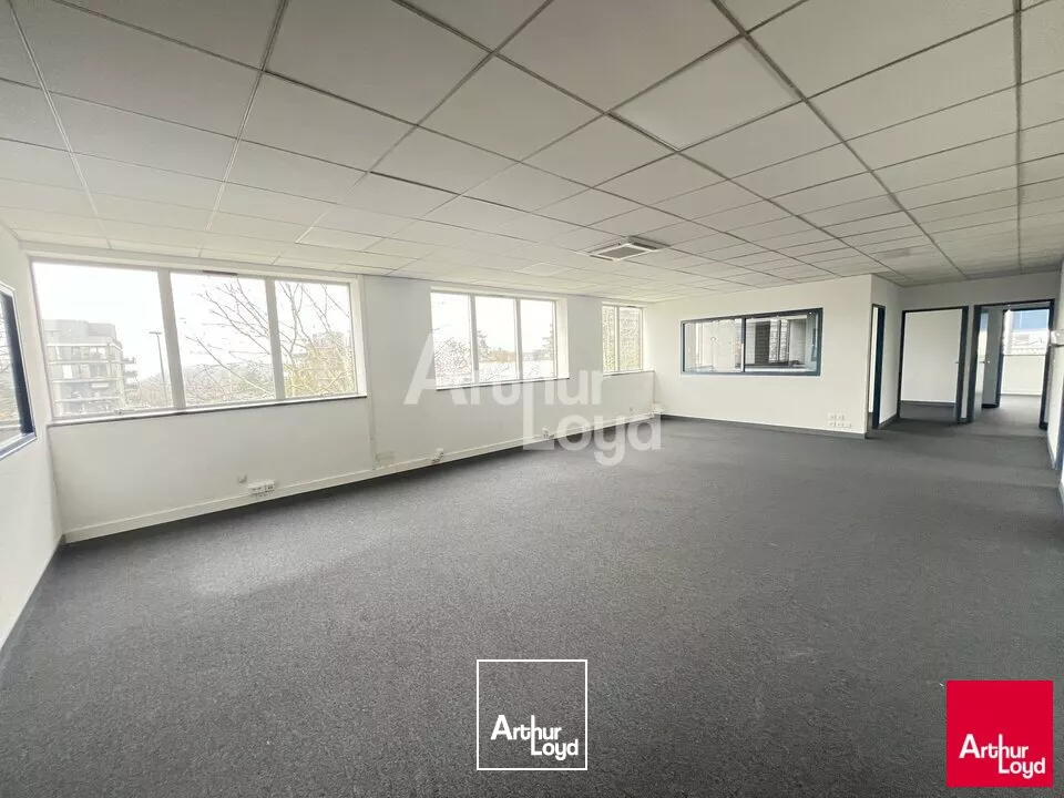 CESSON SEVIGNE - BUREAUX A LOUER - 177 M²
