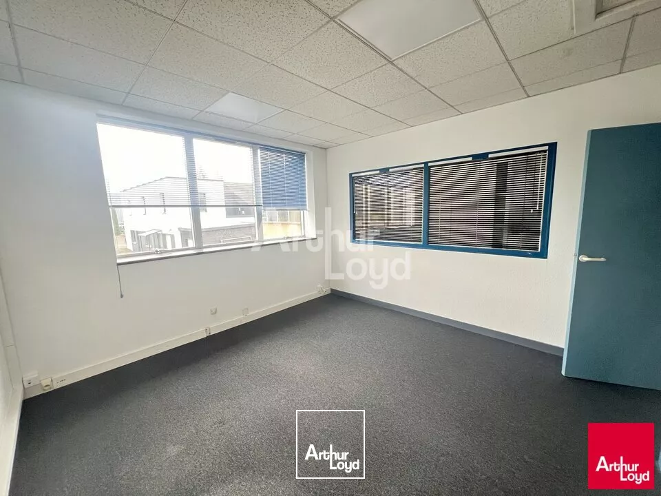 CESSON SEVIGNE - BUREAUX A LOUER - 177 M²