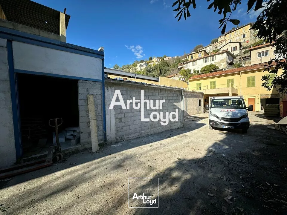 Bâtiment indépendant avec accès poids lourds et cour privative