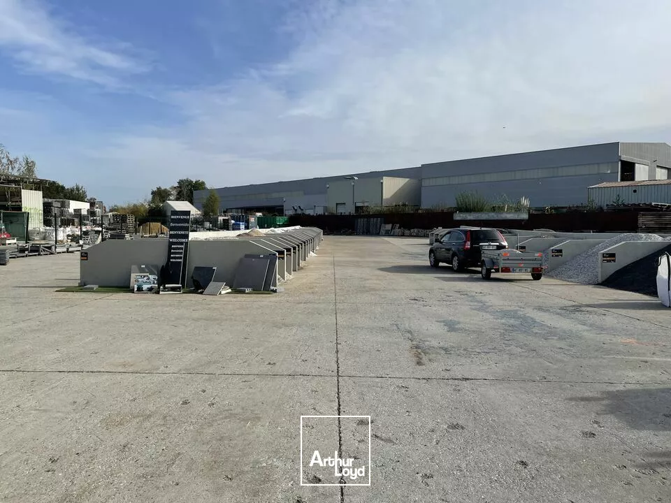  ZI ECOUFLANT FONCIER ENROBÉ 2 400 m² A LOUER