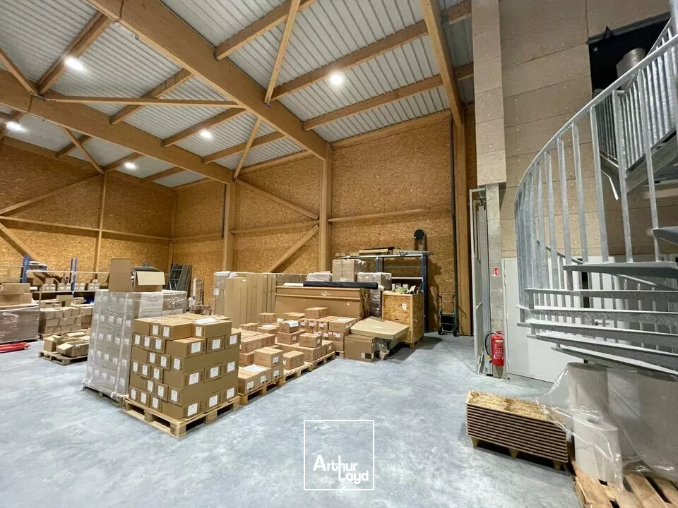A LOUER - LOCAL D'ACTIVITE DE 206M² - LANDERONDE