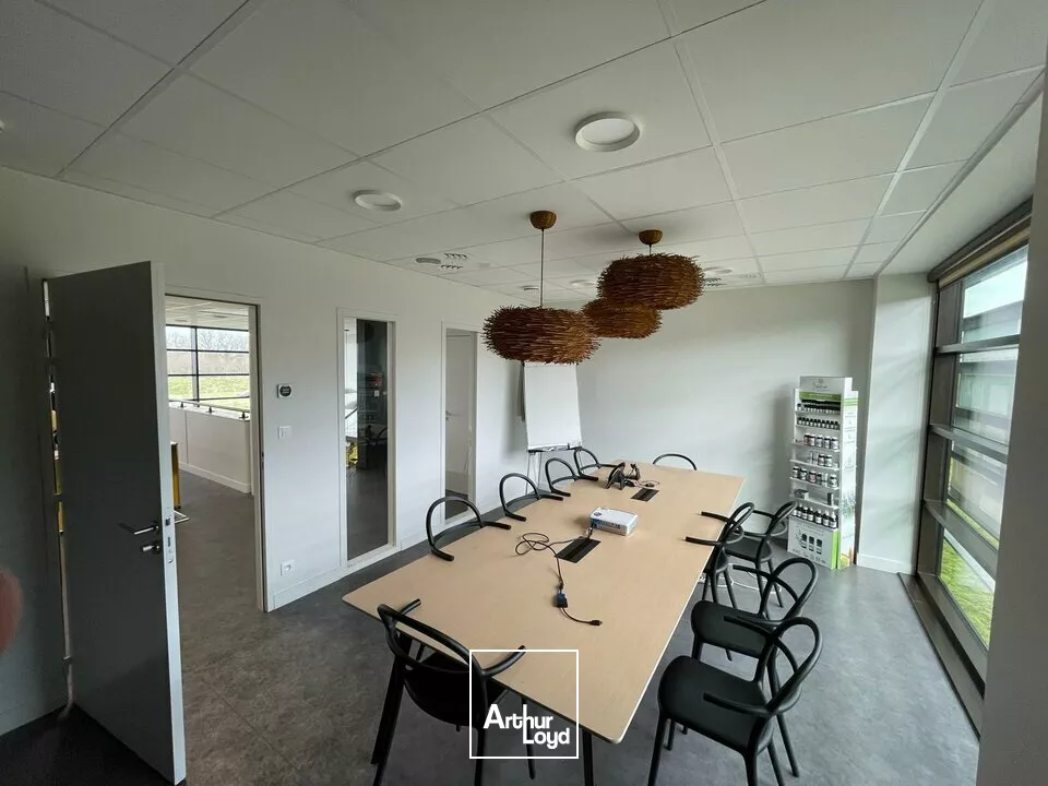 A LOUER - LOCAL D'ACTIVITE DE 206M² - LANDERONDE