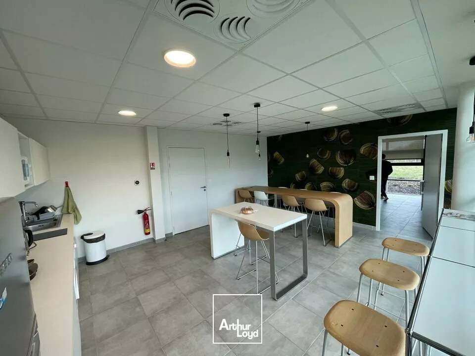 A LOUER - LOCAL D'ACTIVITE DE 206M² - LANDERONDE